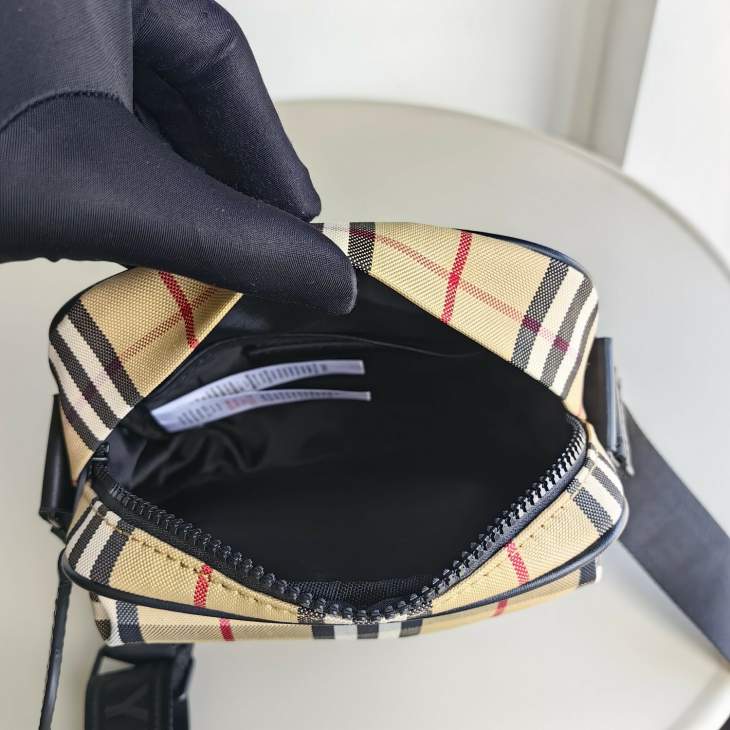Picture of Burberry Handbags _SKUfw158353742fw